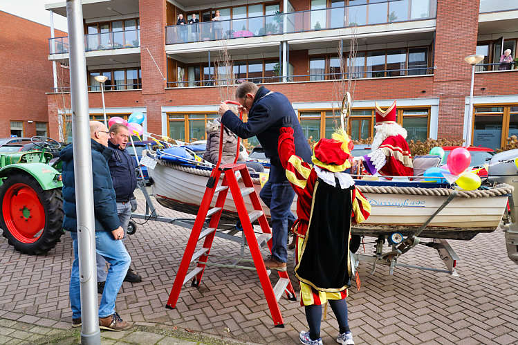 Aankomst van de Sint en zijn Zwarte Pieten in Waarder_056